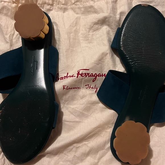 ‼️SOLD‼️Salvatore ferragamo slip on sandal/heel size 8b - Picture 2 of 4